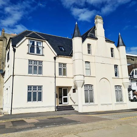 Seas The Day - Beachfront Apartment - Sleeps 4 Ramsgate Exterior photo
