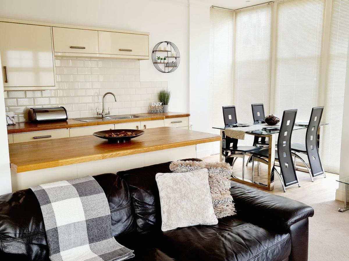 Seas The Day - Beachfront Apartment - Sleeps 4 Ramsgate Exterior photo