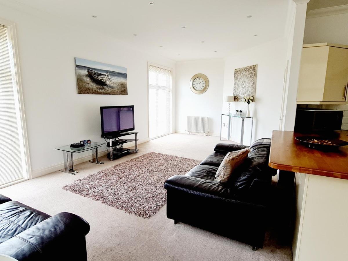 Seas The Day - Beachfront Apartment - Sleeps 4 Ramsgate Exterior photo